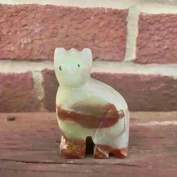 Stone Cat Figurine - Picture 3 of 3